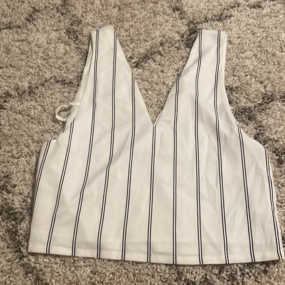 Black and white loose tank top